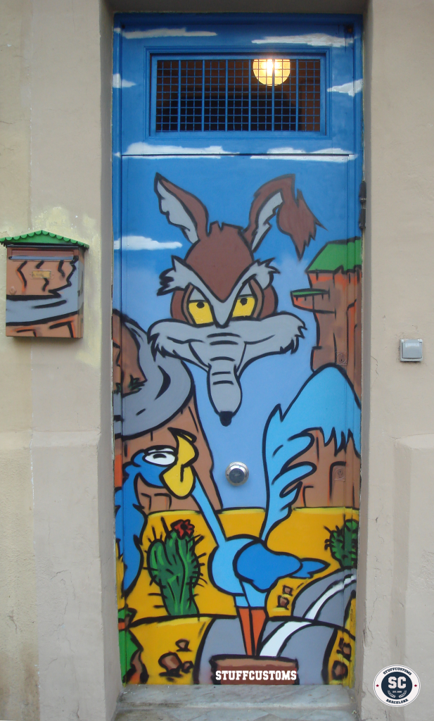 Puerta metálica pintada con personajes de Looney Toons (Bugs Bunny, Lucas), graffiti artístico profesional para locales infantiles o nostálgicos en Barcelona