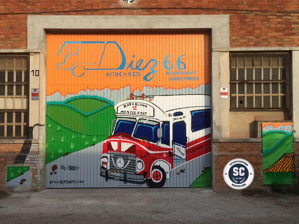 Graffiti profesional en puerta basculante de nave industrial en Barcelona