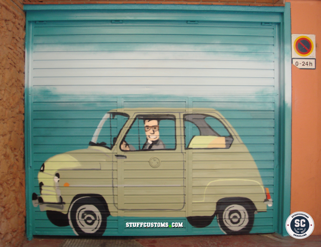 Puerta de parking comunitario pintada a mano con graffiti