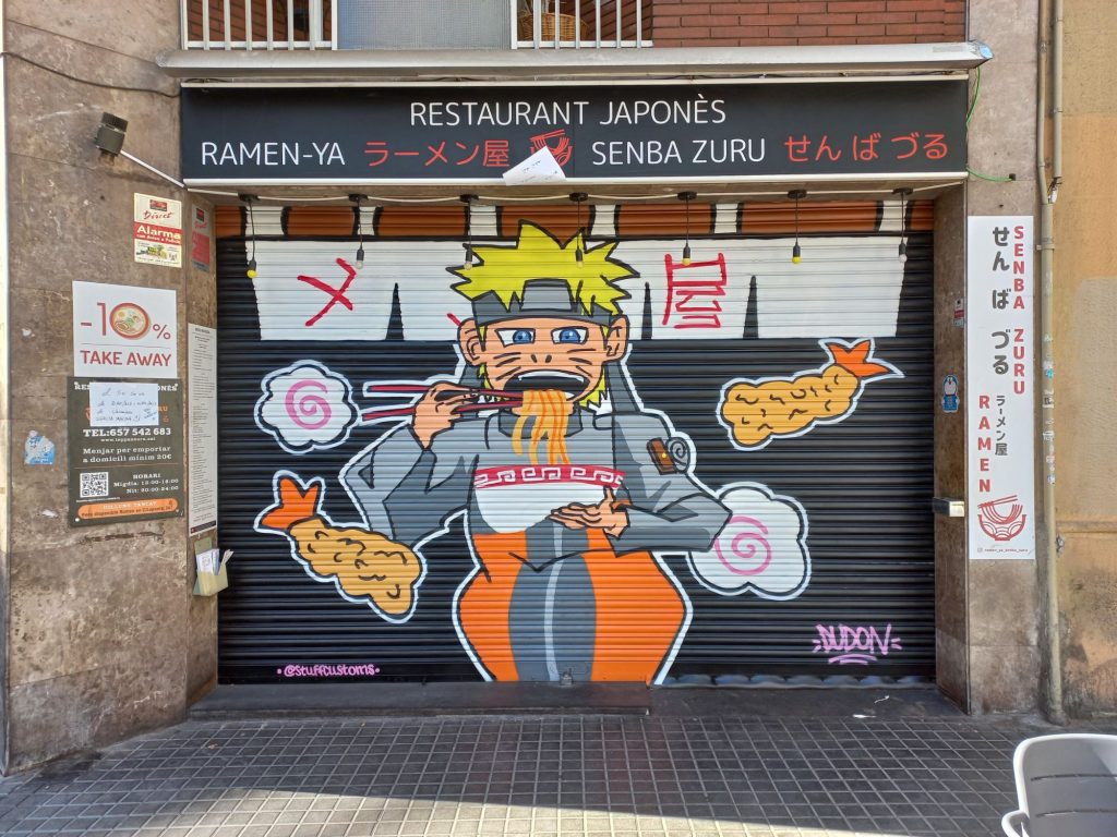 Graffiti Naruto en persiana metálica estándar de restaurante japonés en Sagrada Famili, Barcelona