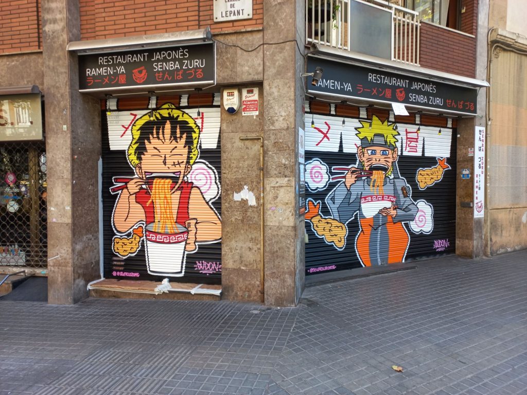graffiti en persianas metálicas para restaurante japonés en Barcelona con estilo anime