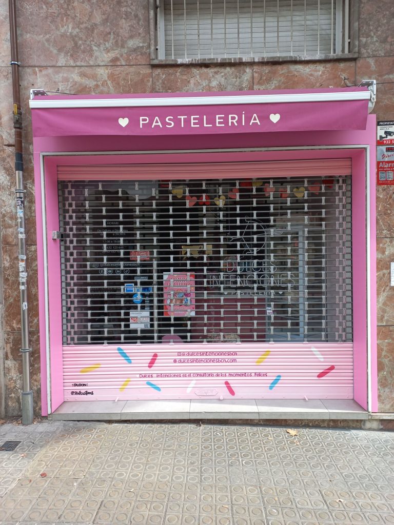 rotulación en persiana metálica microperforada - Stuffcustoms