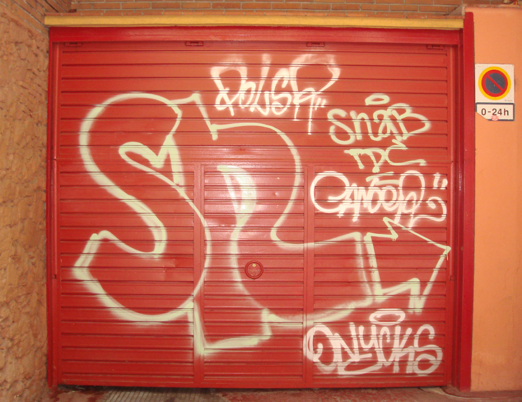 Entrada de parking comunitario en Barcelona