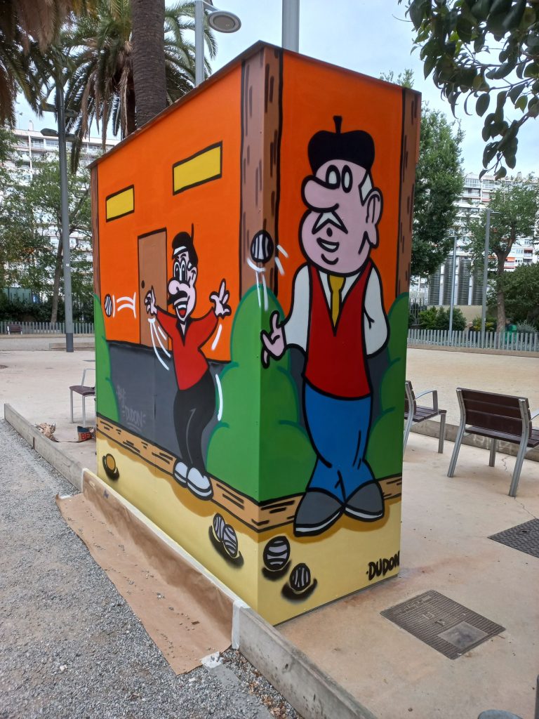 Personalización estética de caseta modular metálica mediante técnicas de graffiti artístico profesional