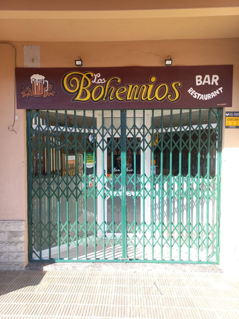 rotulación a mano de letrero para bar