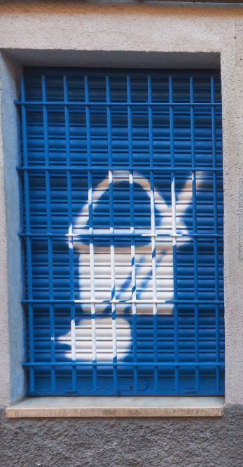 Dibujo graffiti profesional en rejas - Stuffcustoms