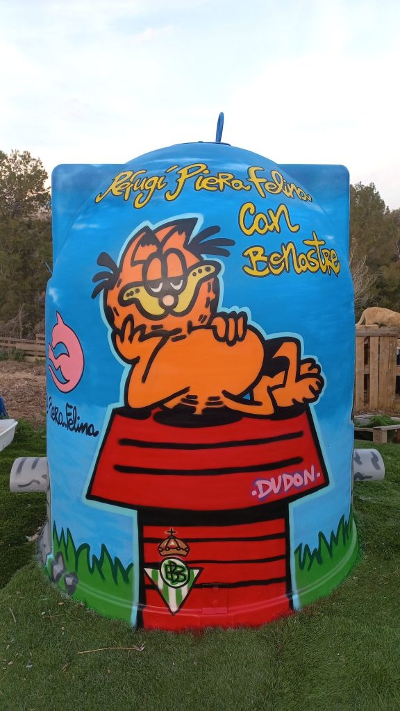 Graffiti profesional en casetas de reciclaje y puntos limpios para integración en entorno urbano