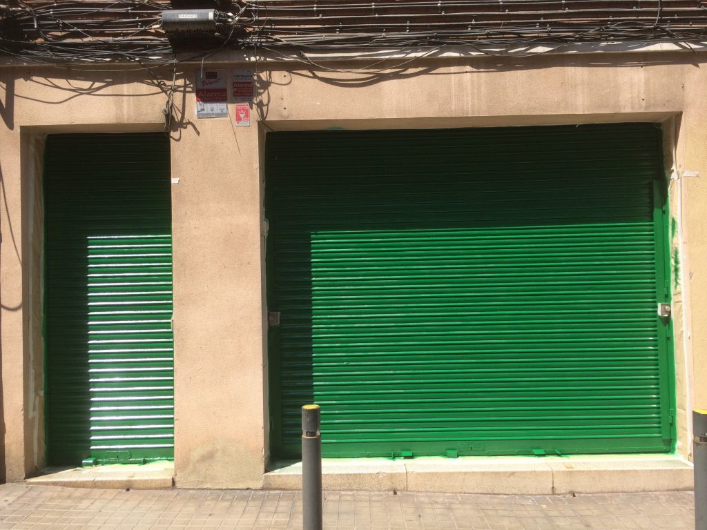 Pintura profesional monocolor verde inglés para cierre comercial