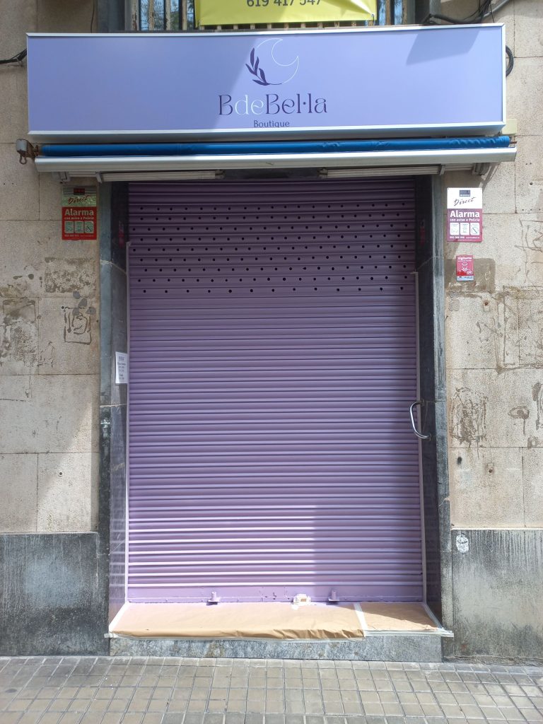 Pintura profesional de persiana en color violeta monocolor