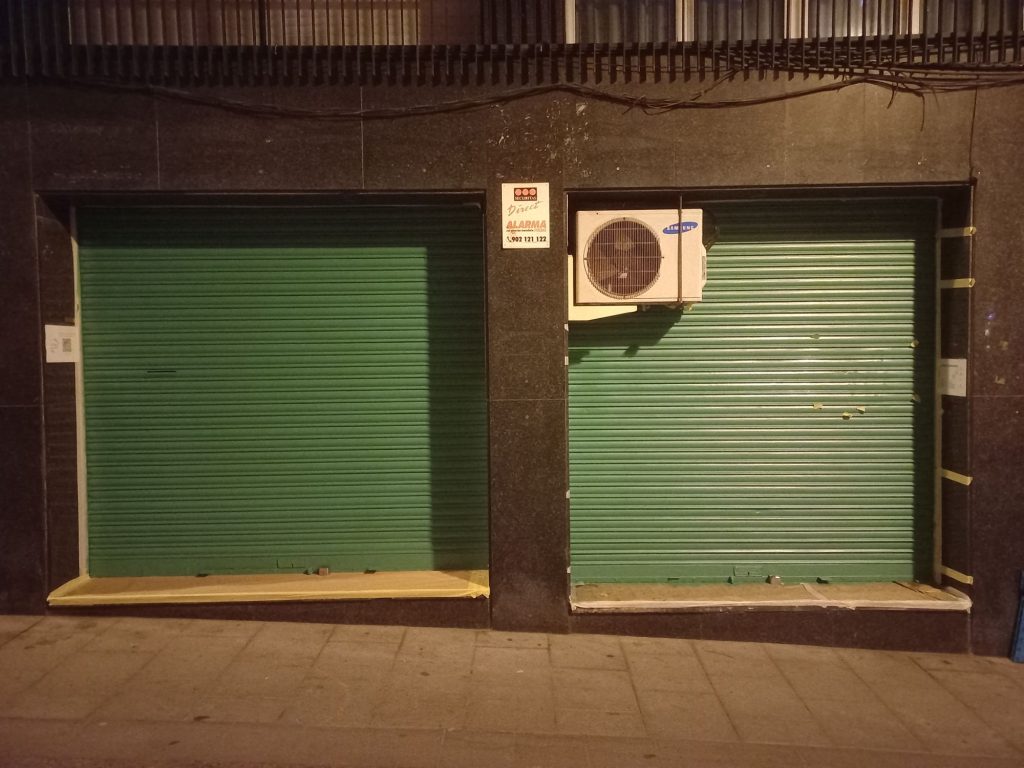 Pintado técnico de persiana doble en color verde carruaje liso