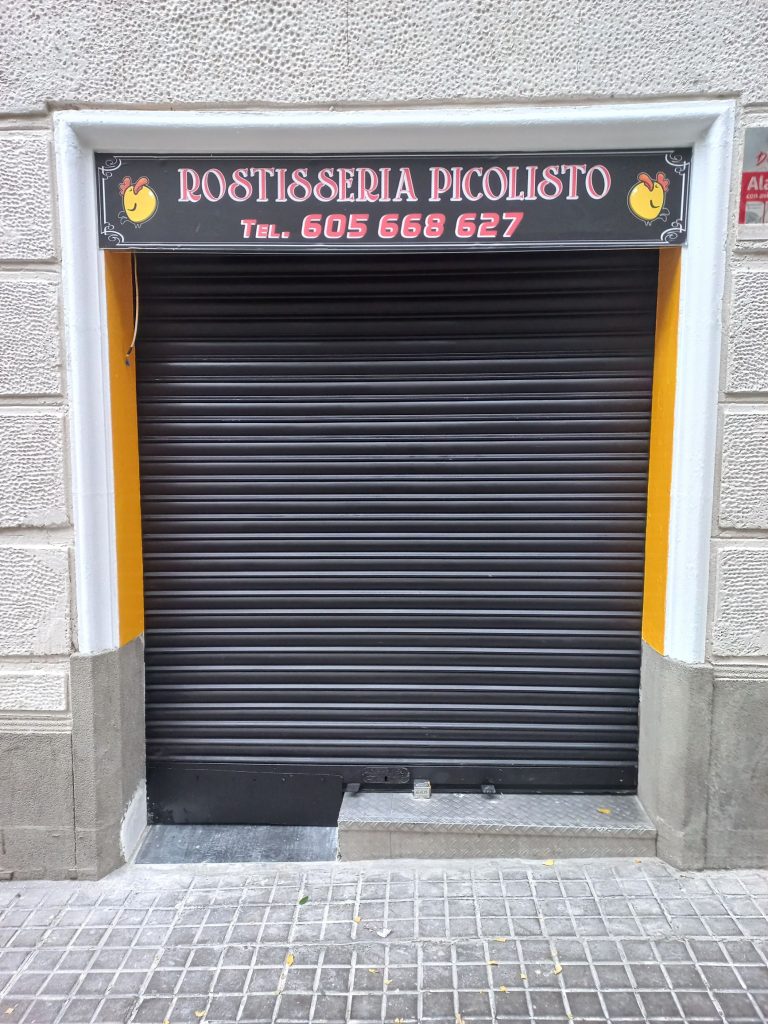 Pintura profesional para persianas en acabado negro satinado