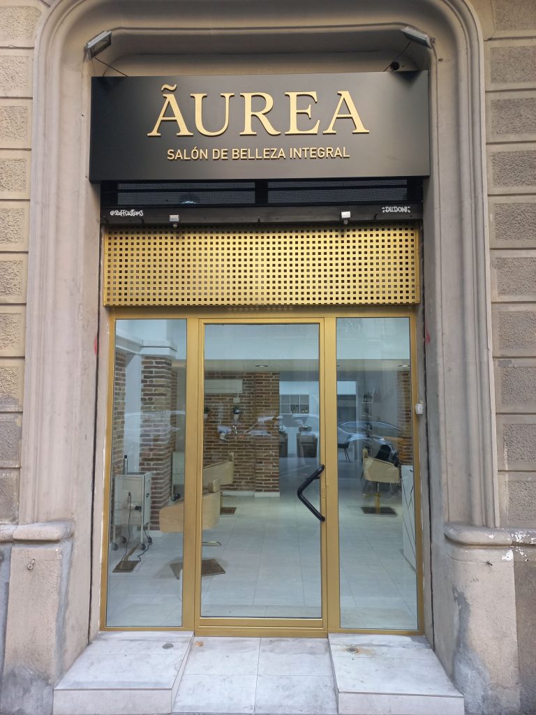 Pintura profesional para embellecedor de aluminio en acabado dorado